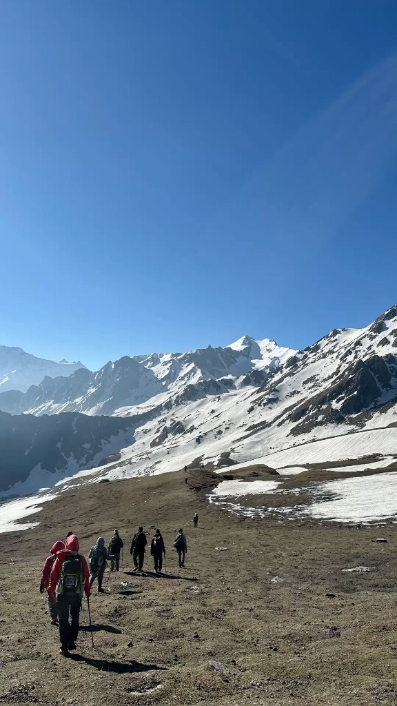 Sar Pass Trek trekking landscape